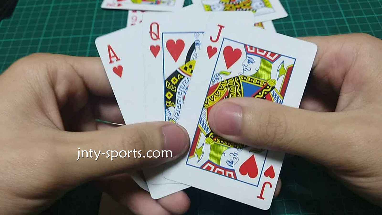在咪咕体育快速玩起棋牌游戏《越南扑克》经典比大小